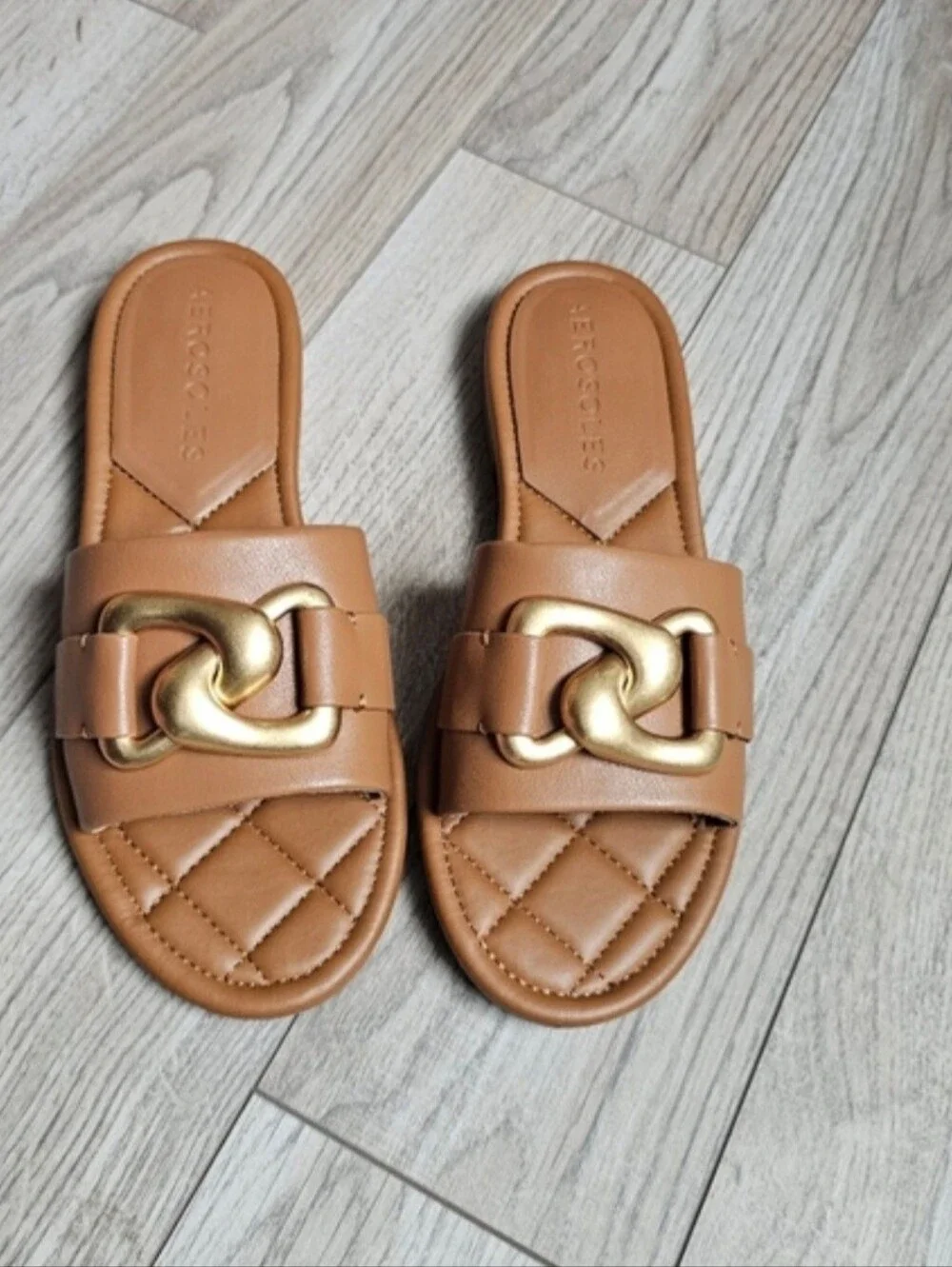 AEROSOLES big charm